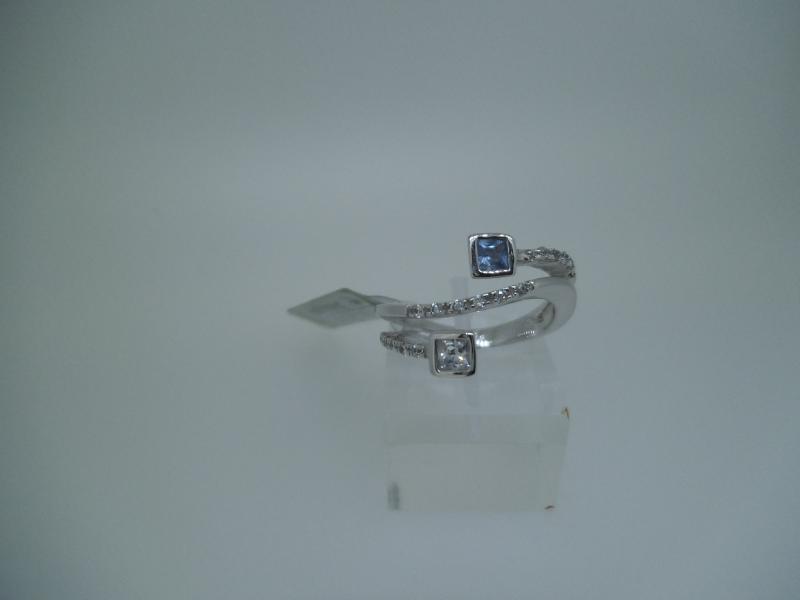 ANELLO IN ORO BIANCO 750/1000 CON ZIRCONI  E TOPAZIO AZZURRO CARRE' - 