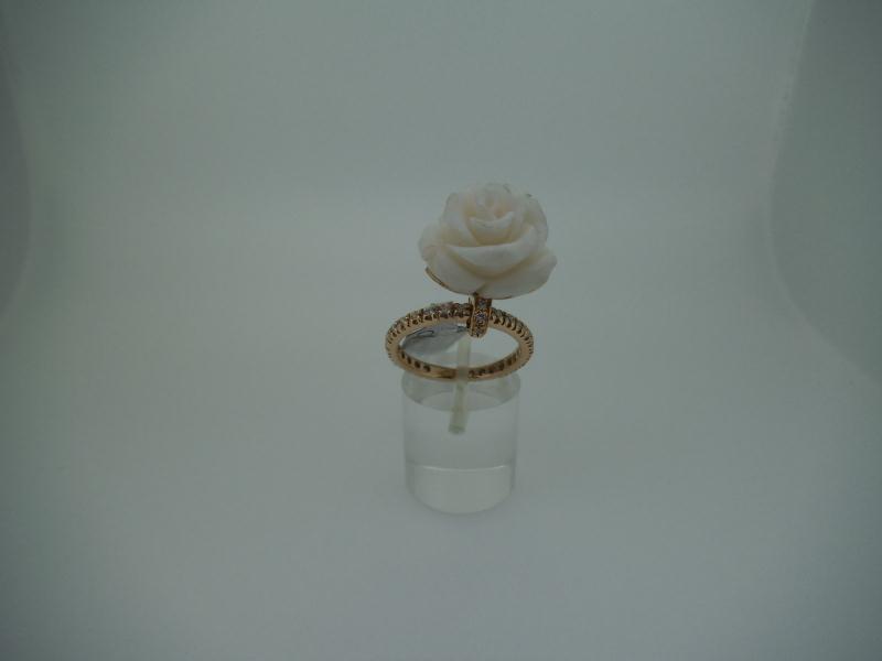ANELLO ORO R. 750/1000 CON AGATA BIANCA E 0.30 CT TOT. DI DIAMANTI T. BRILLANTE G - VS - 