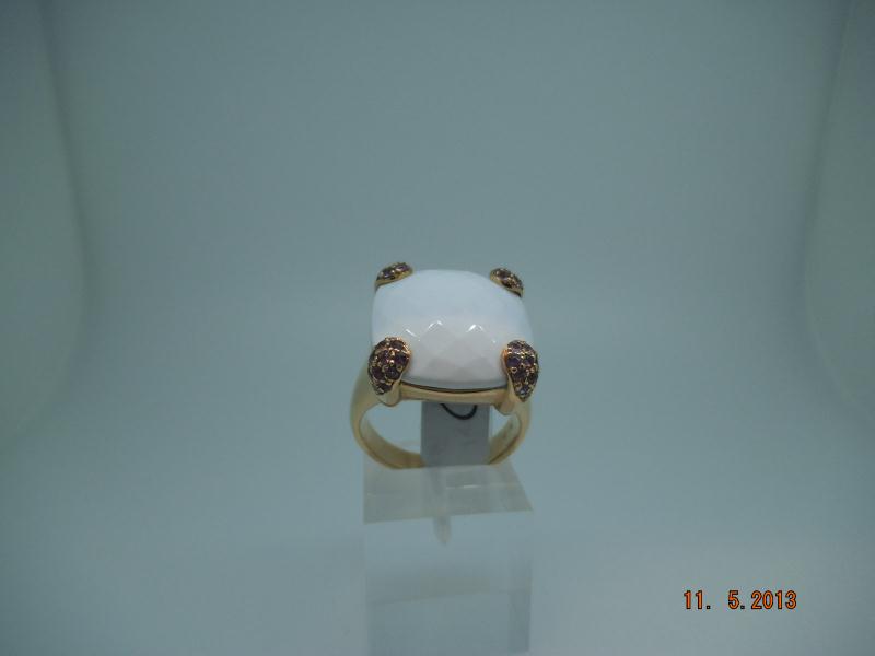 ANELLO  ORO ROSA 750/1000 CON AGATA BIANCA CENTRALE  E GRIFFE DI  AMETISTE - 