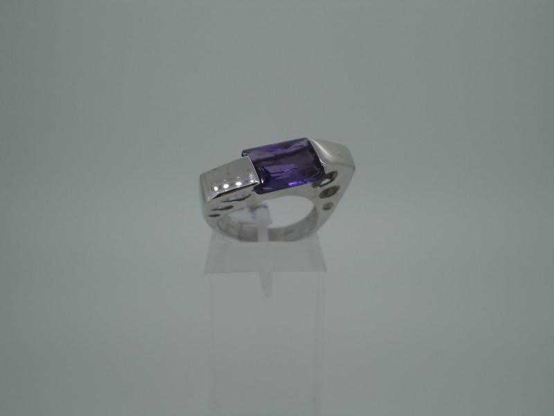 ANELLO CON AMETISTA  ORO BIANCO750/1000 - 