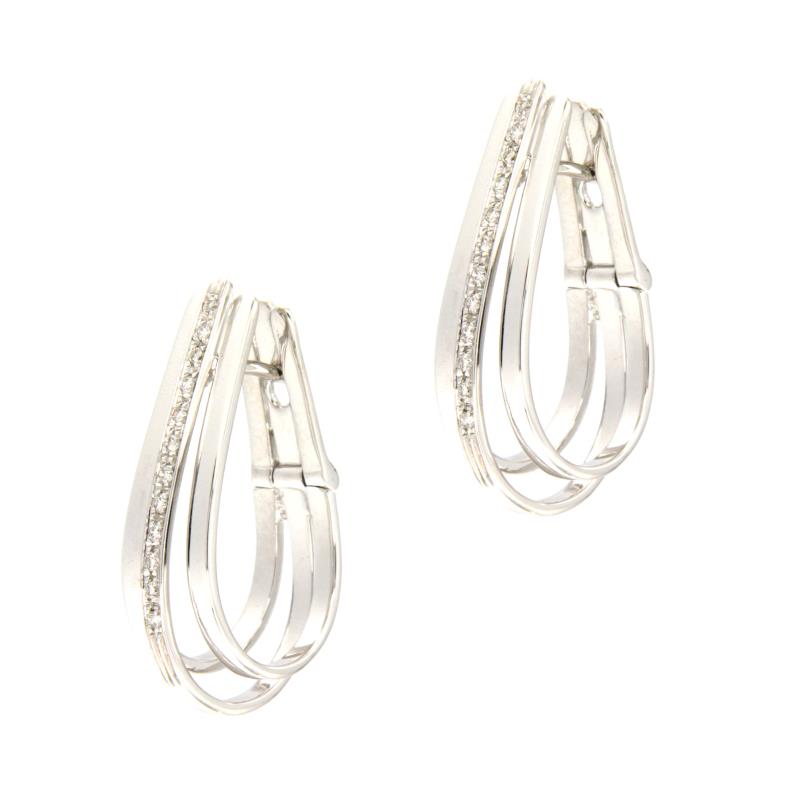 COPPIA ORECCHINI ORO BIANCO 750/1000 CON PAV&Egrave; DI DIAMANTI TAGLIO BRILLANTE CT 0.12 TOT. H - SI1 - LUNGHEZZA CM. 2,8 - 