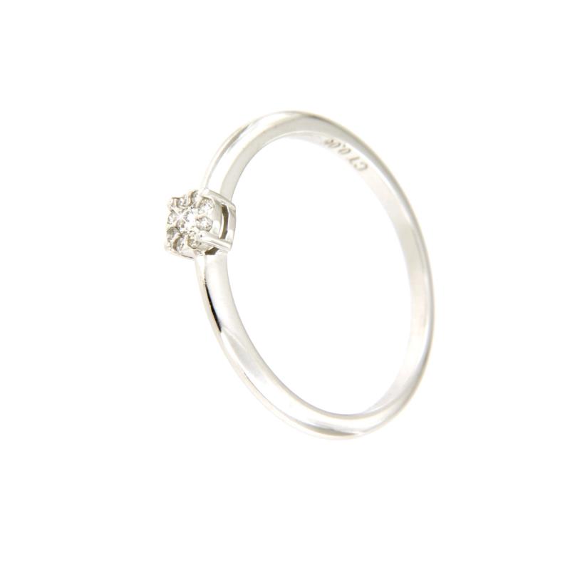 ANELLO ORO BIANCO 750/1000 A CONTORNO CON PAV&Egrave; DI DIAMANTI TAGLIO BRILLANTE CT 0.06 TOTALI G - SI3 - MIS. 12 - 