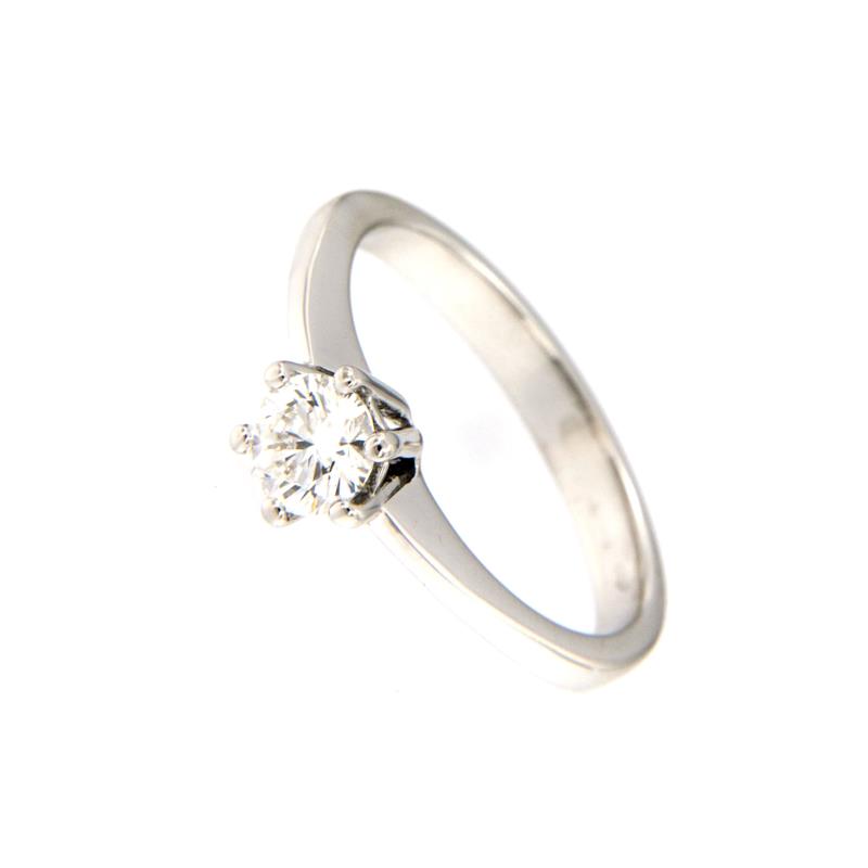 SOLITARIO ORO BIANCO. 750/1000 CON DIAMANTE TAGLIO. BRILLANTE CT 0.47 H - VVS2  -  MIS. 13.5 - 