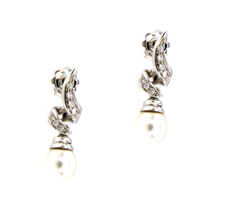 COPPIA ORECCHINI ORO BIANCO 750/1000 SPIRALE CON PERLE DI FIUME E DIAMANTI T. BRILLANTE CT 0.12 TOT. I - SI2 CM 2.5 - 