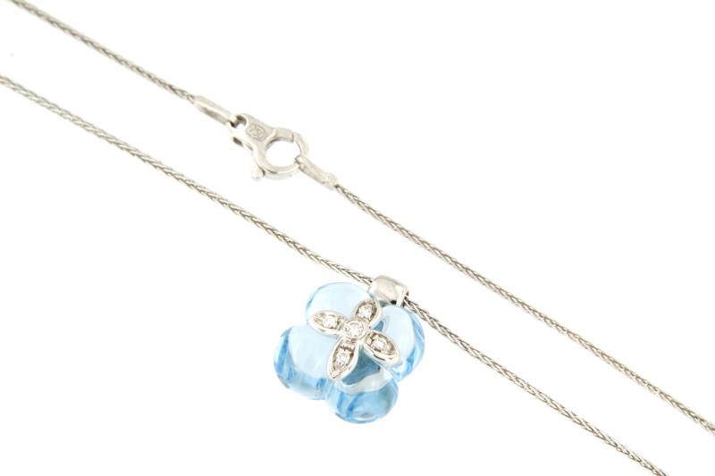 CHIMENTO - COLLANA ORO BIANCO 750/1000 - PENDENTE CON FIORE DI TOPAZIO AZZURRO E DIAMANTI T. BRILLANTE CT 0.05 TOT.  H - VS CM.40 - CHIMENTO