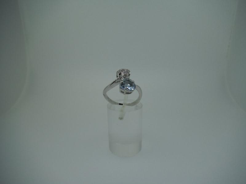 ANELLINO CONTRARIE' ORO BIANCO750/1000 CON ACQUAMARINA CUORE E 13 DIAMANTINI DA  0.01 CT CAD. - 